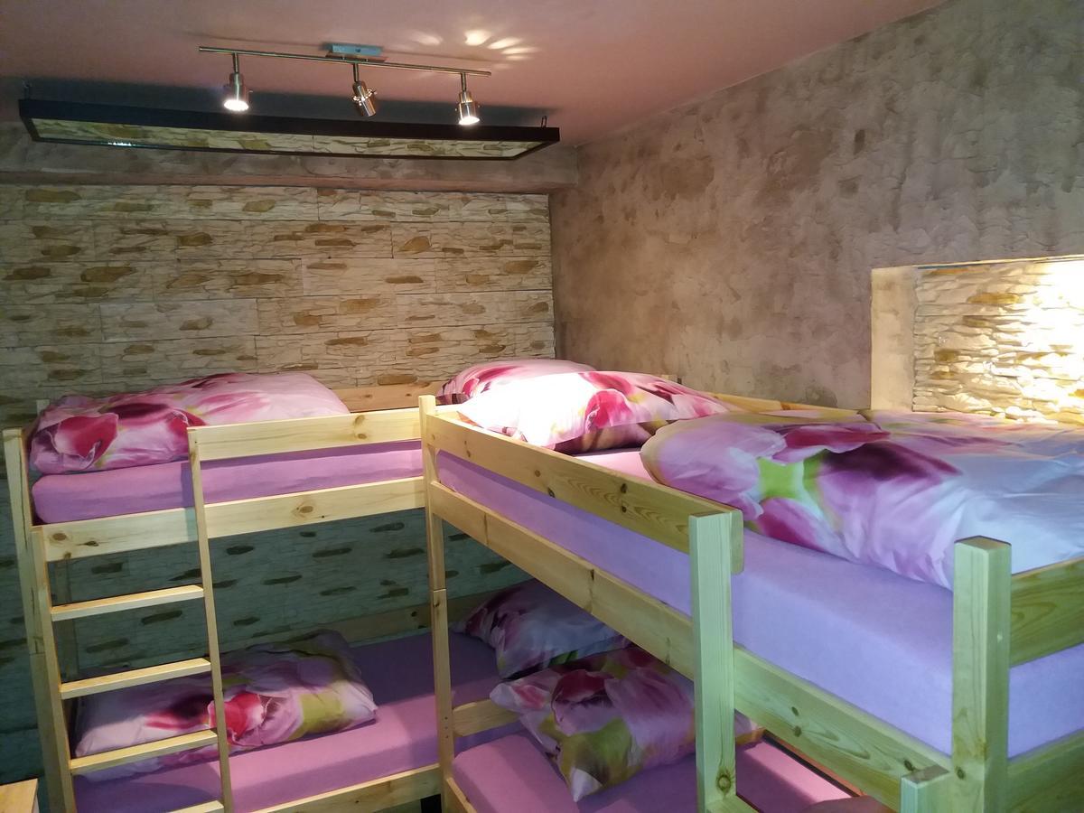 Lawendowy Hostel Краков Экстерьер фото